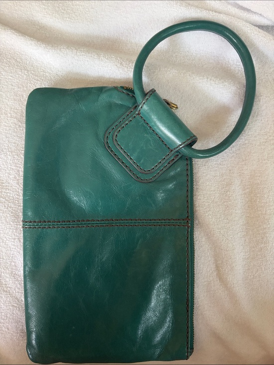 HOBO Handbags - HOBO | Sable Wristlet in Spruce Leather